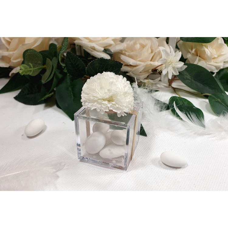 Μπομπονιέρα γάμου με πλέξιπλας κουτί και λουλουδάκι