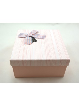 Κουτί χάρτινο ροζ με φιογκάκι