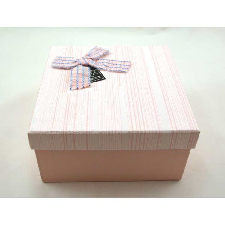 Κουτί χάρτινο ροζ με φιογκάκι