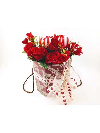 Κουτί χάρτινο με τριαντάφυλλα και καρδούλες
