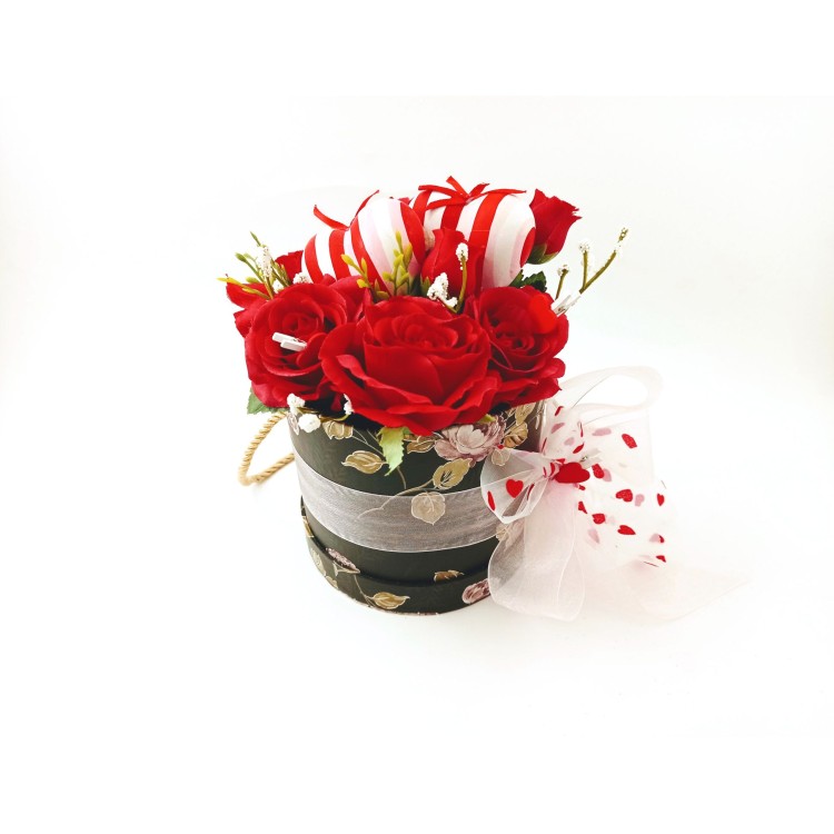 Κουτί με τριαντάφυλλα και καρδούλες
