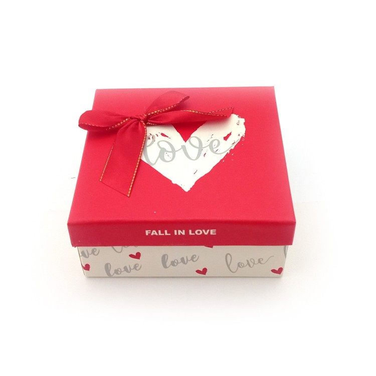 Κουτί χάρτινο τετράγωνο με καρδιά "Fall in love"