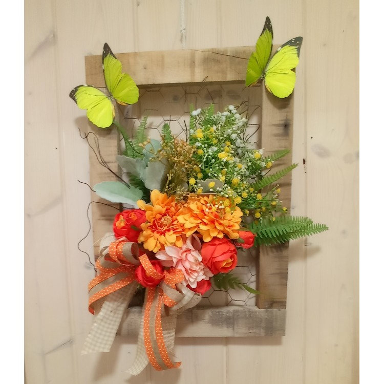 Τελάρο ξύλινο με λουλούδια πορτοκαλί και πεταλούδες 33cm x 46cm